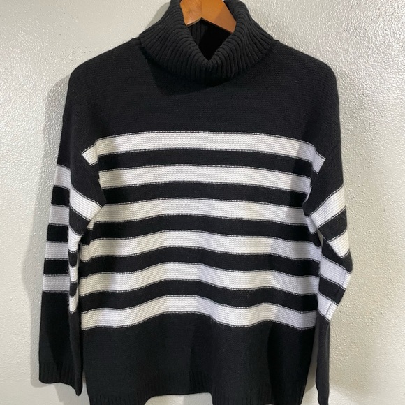 M Magaschoni Soft Gray Jet Black Stripe Loose Turtleneck Sweater Medium Knitwear